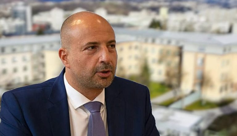 ADVOKATI OTKRIVAJU KAKO JE TUŽILAŠTVO MANIPULIRALO DOKAZIMA: Nove nezakonitosti u predmetu Džermina Pašića ADVOKATI OTKRIVAJU KAKO JE TUŽILAŠTVO MANIPULIRALO DOKAZIMA: Nove nezakonitosti u predmetu Džermina Pašića