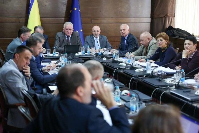 Kurtović: Minimalac povećati na 1.200 KM, uz definisane platne razrede vezane za stručnu spremu Kurtović: Minimalac povećati na 1.200 KM, uz definisane platne razrede vezane za stručnu spremu