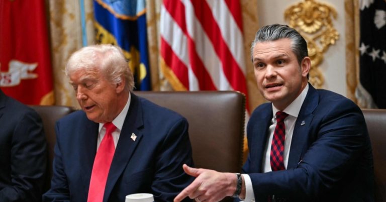 DRAMA U BIJELOJ KUĆI NAKON OTKRIĆA AMERIČKIH MEDIJA, TRUMP SE PRAVI DA NIŠTA NE ZNA, HEGSETH NAREDIO: Ubijte ih sve