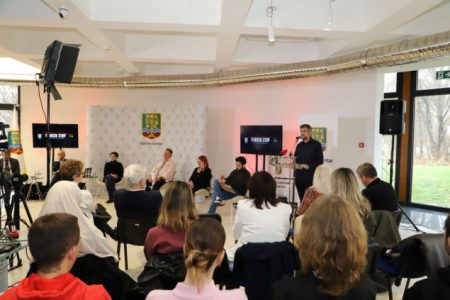 Održana panel diskusija i otvorena izložba Femicid stop: Pogled kroz umjetnost