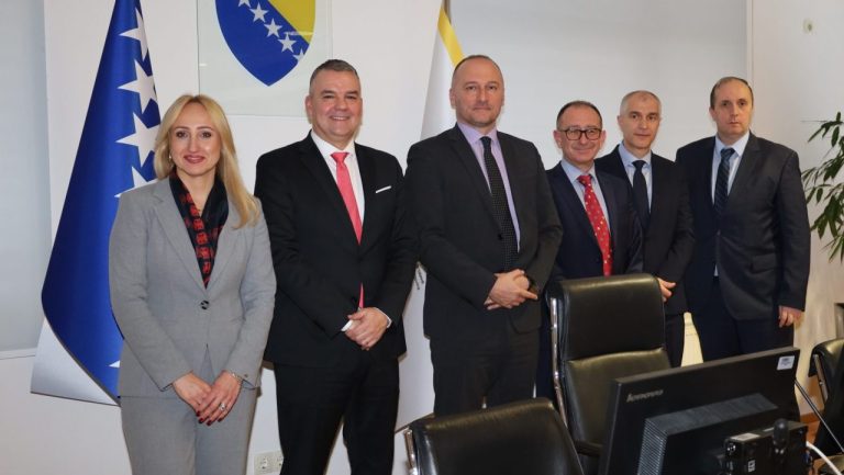 Oborena sjednica Vijeća ministara otkrila novo rješenje o nadležnostima i sjedištu apelacionog suda Oborena sjednica Vijeća ministara otkrila novo rješenje o nadležnostima i sjedištu apelacionog suda