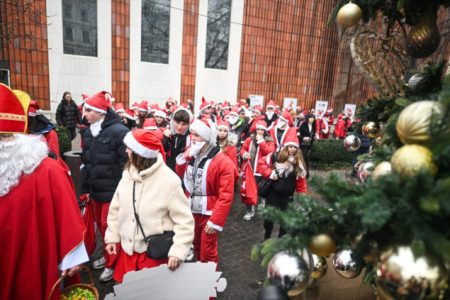 Parada za Dan Djeda Mraza u Krakovu Parada za Dan Djeda Mraza u Krakovu