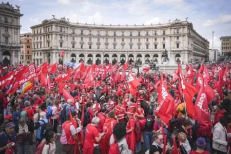 Desetine hiljada na protestima širom Italije tokom generalnog štrajka