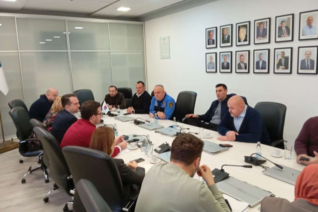 Pregovori s Vladom KS-a propali, Koordinacija sindikata poziva radnike na protest 25. decembra Pregovori s Vladom KS-a propali, Koordinacija sindikata poziva radnike na protest 25. decembra