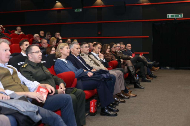 Ademović na predstavljanju dokumentarnog filma Facing War u Sarajevu Ademović na predstavljanju dokumentarnog filma Facing War u Sarajevu