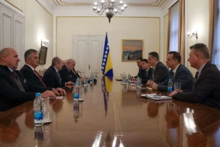 Bećirović s Udruženjem generala BiH: Jačanje institucija i sigurnosne politike prioritet države