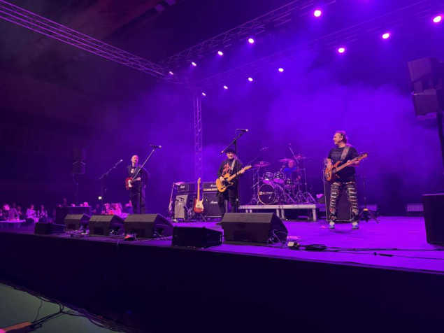 Četiri decenije Plavog orkestra: Split pjevao bez predaha u Gripama Četiri decenije Plavog orkestra: Split pjevao bez predaha u Gripama