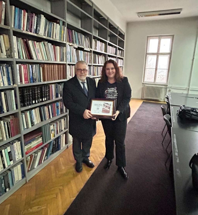 Ambasadi Turske uručen QR kod za udžbenik bosanskog jezika za strance Ambasadi Turske uručen QR kod za udžbenik bosanskog jezika za strance