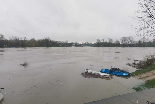 Istražni zatvor 23-godišnjaku iz BiH: Troje migranata stradalo u prevrtanju čamca na Savi Istražni zatvor 23-godišnjaku iz BiH: Troje migranata stradalo u prevrtanju čamca na Savi