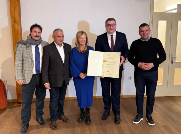 Nagrada Željko Sabol ravnatelju Muzeja moderne umjetnosti SUM-a Marinu Ivanoviću Nagrada Željko Sabol ravnatelju Muzeja moderne umjetnosti SUM-a Marinu Ivanoviću