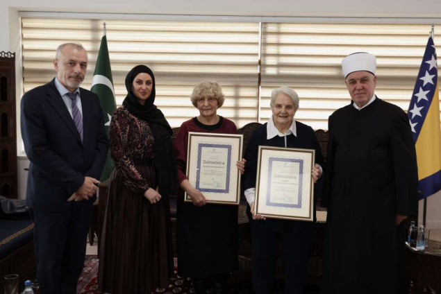 Sestre Gavrankapetanović darovale Muzeju Islamske zajednice vrijednu kolekciju porodičnih pisama Sestre Gavrankapetanović darovale Muzeju Islamske zajednice vrijednu kolekciju porodičnih pisama