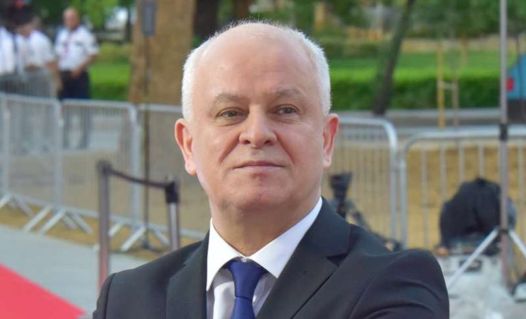 Knjiga kolumni Joze Pavkovića Neželjena država iz tiska izašla na godišnjicu potpisivanja Daytonskog sporazuma Knjiga kolumni Joze Pavkovića Neželjena država iz tiska izašla na godišnjicu potpisivanja Daytonskog sporazuma