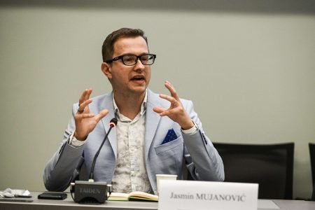 JASMIN MUJANOVIĆ ODGOVORIO AMERIČKOM KONGRESMENU: Ovaj tekst bi pozvao američku vladu da ponovno uvede sankcije Dodiku, secesionistu kojeg podržava Rusija… JASMIN MUJANOVIĆ ODGOVORIO AMERIČKOM KONGRESMENU: Ovaj tekst bi pozvao američku vladu da ponovno uvede sankcije Dodiku, secesionistu kojeg podržava Rusija…