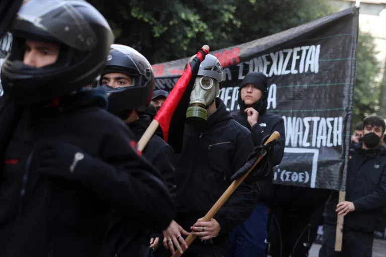 Protesti u Atini povodom 17. godišnjice ubistva mladića