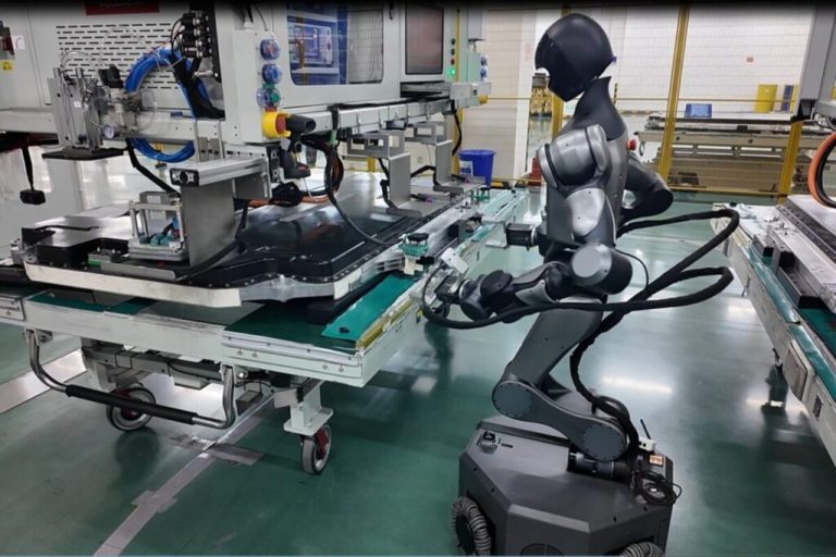 Kineski CATL predstavio robota koji radi za trojicu Kineski CATL predstavio robota koji radi za trojicu