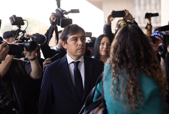 Ljekar koji je ilegalno prodavao ketamin Matthewu Perryju osuđen na dvije i po godine zatvora Ljekar koji je ilegalno prodavao ketamin Matthewu Perryju osuđen na dvije i po godine zatvora