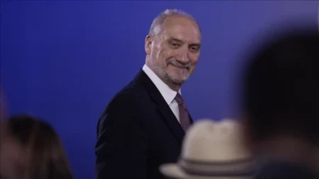 Poljsko tužilaštvo podiglo optužnicu protiv bivšeg ministra odbrane zbog odavanja povjerljivih informacija