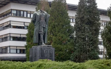 U Velenju obezglavljen kip Josipa Broza Tita U Velenju obezglavljen kip Josipa Broza Tita