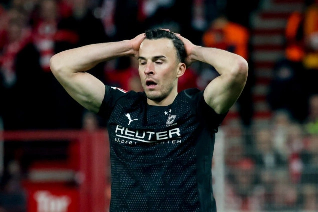 Tabaković tragičar u porazu Borussije od Demirovićevog Stuttgarta Tabaković tragičar u porazu Borussije od Demirovićevog Stuttgarta