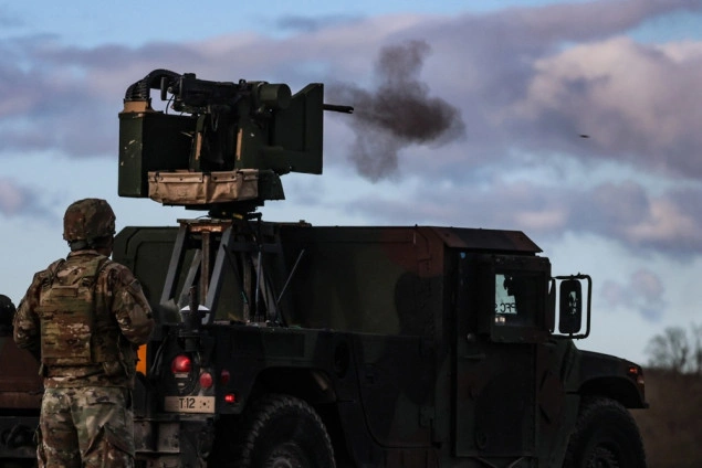 NATO širi zalihe oružja i uvodi robotsku odbranu na istočnom krilu NATO širi zalihe oružja i uvodi robotsku odbranu na istočnom krilu