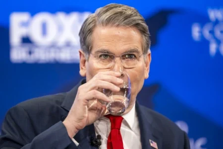 SAD uvele sankcije floti brodova zbog sumnje da prevoze iransku naftu