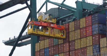 Bosna i Hercegovina uglavnom uvozi iz Hrvatske i Srbije, uključujući i proizvode koji nisu njihovi