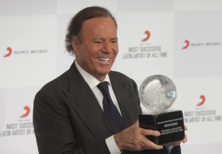 Dvije bivše zaposlenice optužile Julija Iglesiasa za seksualno zlostavljanje