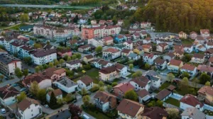 Teror u Velešićima: Zbog nasilnog komšije ljudi žive u strahu, djeca se igraju u kavezu