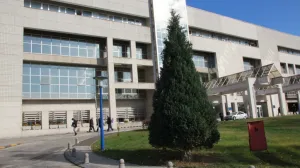 Nove mjere u KCUS-u: Posjete pacijentima ograničene, na nekim odjelima obustavljene