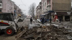 (VIDEO) Širi se jezivI snimak iz Harkiva: Ruski dron se zabio u stambenu zgradu