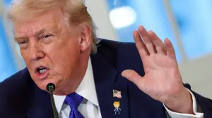 (VIDEO) Psovao, pa pokazao srednji prst: Snimak Trumpa kruži društvenim mrežama