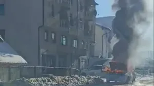 (FOTO) Vatra progutala automobil: Policija na terenu, vatrogasci objavili fotografije