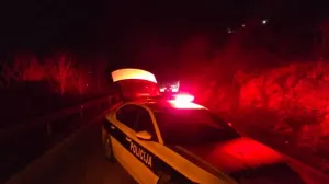 Stravična nesreća na putu M-17: Poginula jedna osoba u jezivom sudaru teretnog vozila i automobila