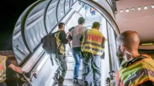 Za dlaku izbjegnut skandal: Srbijanskog konzula policija dočekala ispred crkve