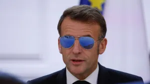 „Eye of the Tiger u Davosu: Macron objasnio zašto je govorio sa sunčanim naočalama