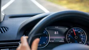 Ova dva sastojka čine čudo: Poprskajte ih navečer po šoferšajbi i više neće biti zaleđena Ova dva sastojka čine čudo: Poprskajte ih navečer po šoferšajbi i više neće biti zaleđena