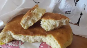 Ovaj recept za hljeb je osvojio internet: Potrebna su vam dva sastojka i friteza na vrući zrak