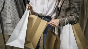 Muškarci, pazite: Ova odjeća ženama ide na živce i odmah bi je izbacile iz vašeg ormara