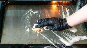 Trik koji svi hvale: Jedna kašikica ovog čini čuda – podovi će vam mirisati satima