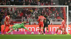 (VIDEO) Neuer jednim potezom na zagrijavanju raspametio reportera: Jeste li vidjeli ovo?