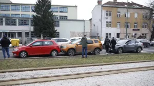 Jezive scene u BiH: Dijelovi uništenih vozila razasuti po asfaltu nakon strahovitog sudara