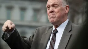 Da li je Trump dobro? Otečeni članci, modrice na obje ruke i nejasan govor zabrinuli struku