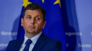 (VIDEO) Dodik zapjevao na ulici u Jerusalemu, prolaznici se okupili oko njega