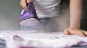 Prosuo vam se lak za nokte na pod? Zaboravite aceton, ovaj sastojak će riješiti problem odmah