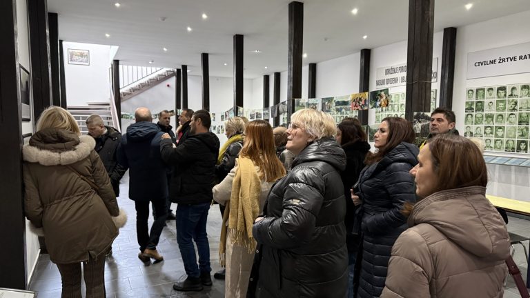 Nastavnici historije iz BiH posjetili nekadašnje logore u Brčkom i učili kako da podučavaju o ratu