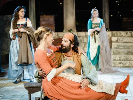 Goldoni je izumio dramski svijet koji je prirodni okoliš ljudskoj nutrini, svijet u kojem vanjske geste nisu najvažnije