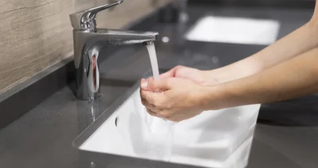 Šta se dešava ako popijete čašu tople prije spavanja?