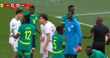 (VIDEO) HAOS u finalu Afričkog kupa nacija: Prekinuta utakmica, Senegalci izazvali EPSKI SKANDAL