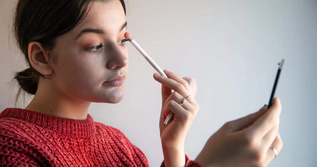 Žurite, a žudite za glamurom? Ovo je trik za perfektno našminkane oči koji svi primijete