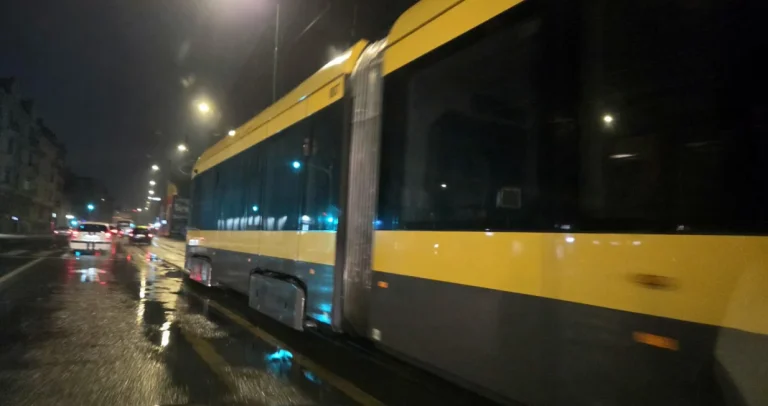 Tramvaj udario pješaka na Stupu: Javni prevoz obustavljen, uviđaj u toku